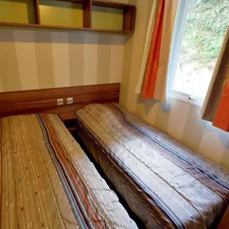 Kemping Mobil Avec Terrasse - 3 Chambres, 6 Personnes - Api-1-52-896