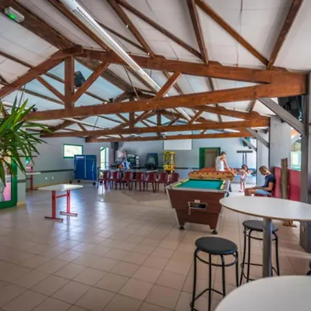 Mobil Avec Terrasse - 3 Chambres, 6 Personnes - Api-1-52-896 Saint-Rome-de-Tarn