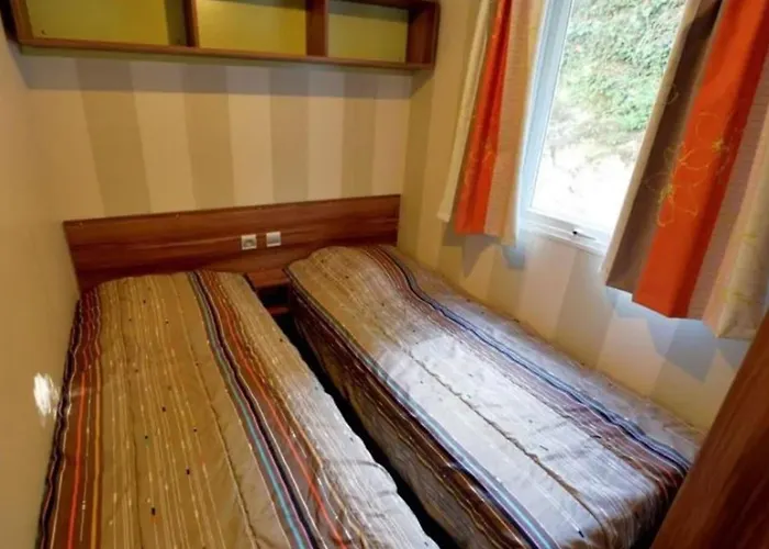 Camping Mobil Avec Terrasse - 3 Chambres, 6 Personnes - Api-1-52-896