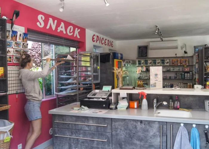 Mobil Avec Terrasse - 3 Chambres, 6 Personnes - Api-1-52-896 * Saint-Rome-de-Tarn